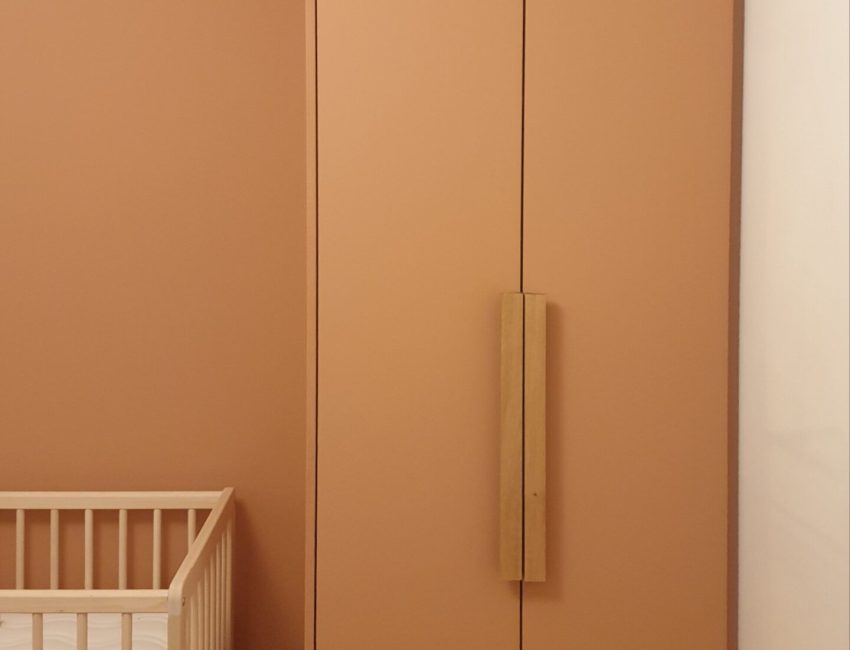 des placards sur mesure pour la chambre de bébé