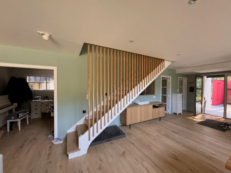 escalier en bois sur mesure avec des marches en bois