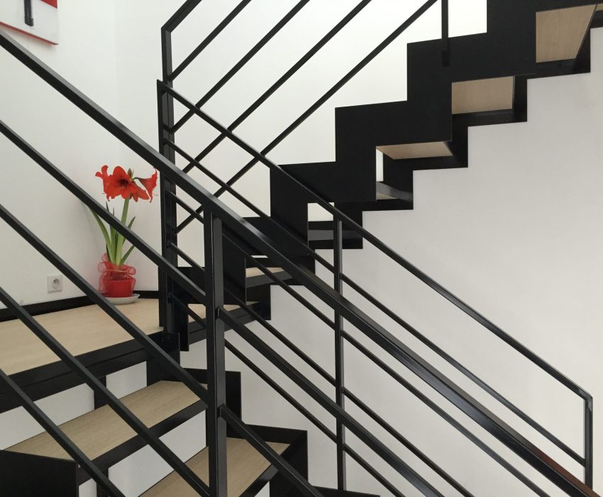 escalier moderne sur mesure noir