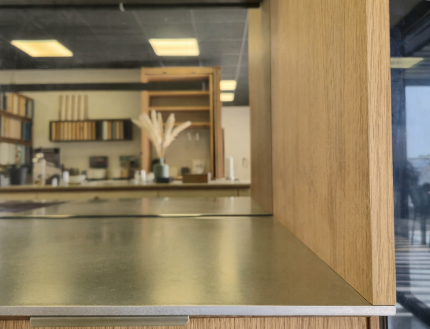mariage du bois et du plan de travail en inox