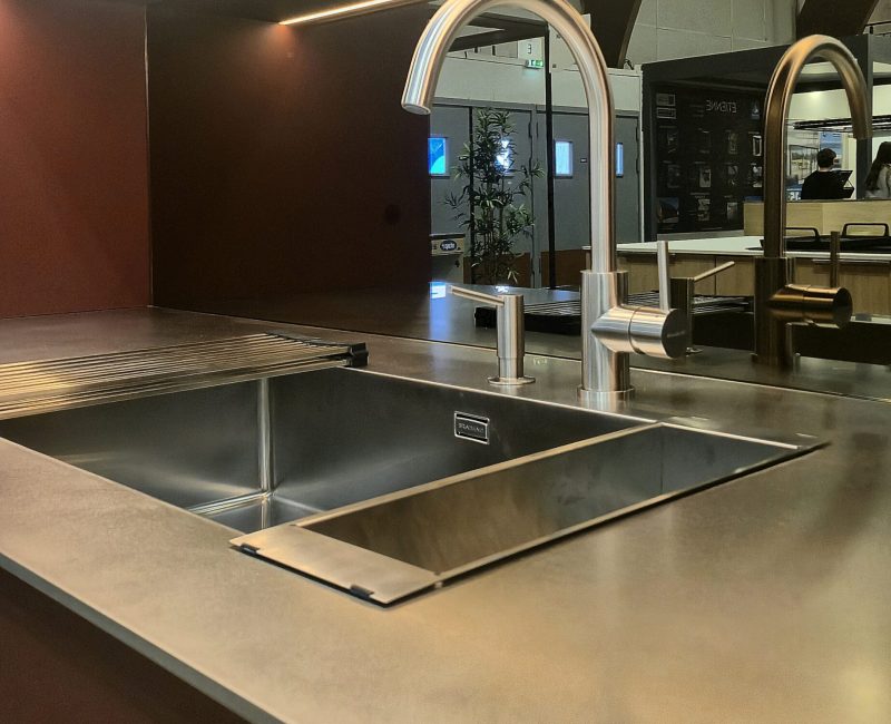 plan de travail en inox avec évier