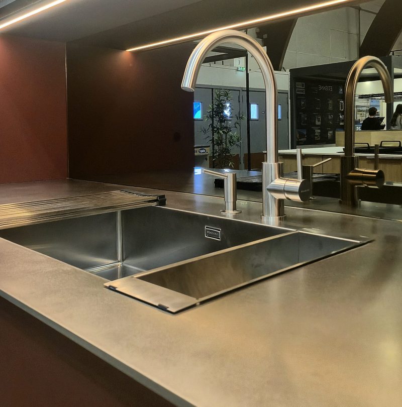 plan de travail en inox avec évier
