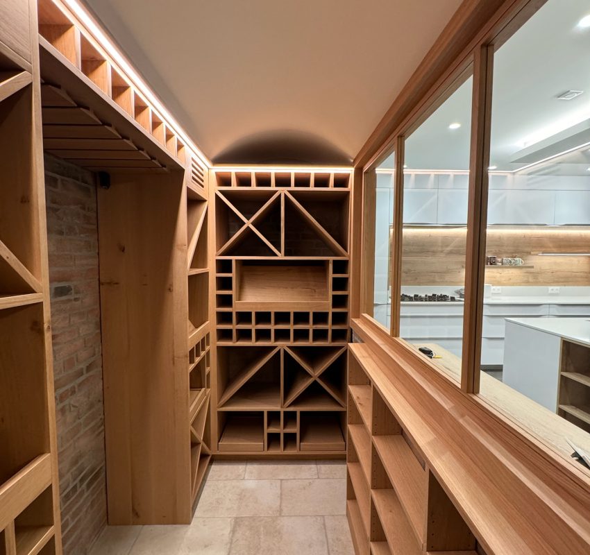 une belle à cave à vin en bois