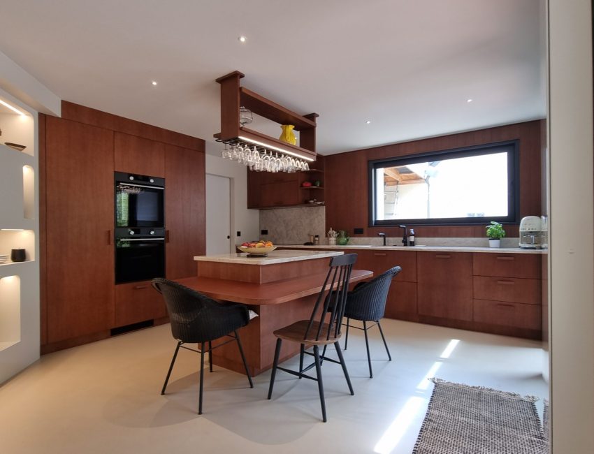 une cuisine design avec façade en bois