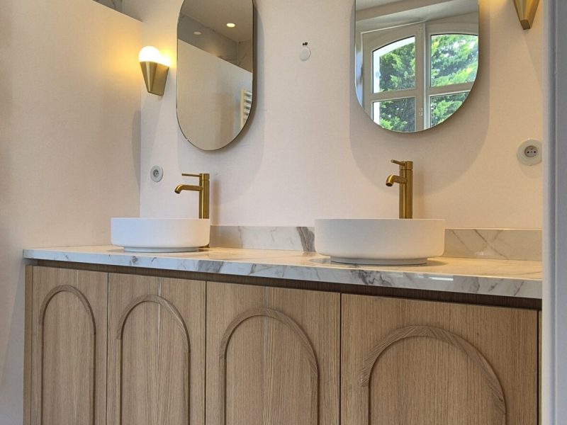 agencement sur mesure dans la salle de bain